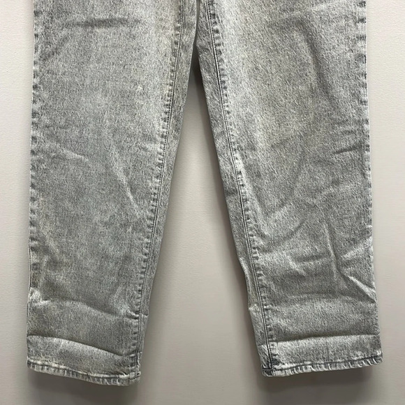 NWT Universal Thread Vintage Straight High Rise Gray Wash Denim Jeans 2/26R - Picture 3 of 16